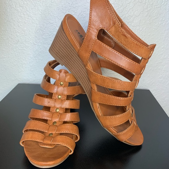 Cliffs brown strappy heeled sandal - Picture 2 of 5